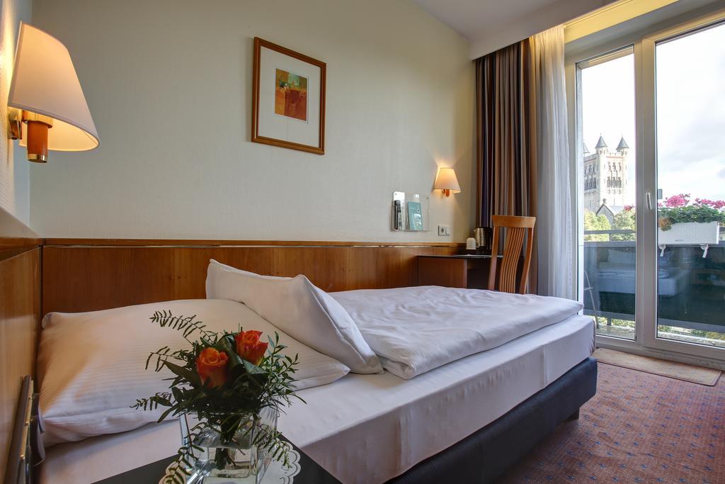 Trip Inn Hotel Esplanade, Duesseldorf Exterior photo